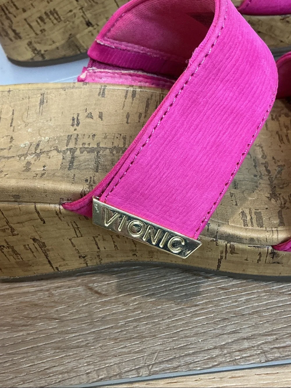 Vionic Pepper Ruched Hot Pink Wedge Sandals Velcro Closure Gold Hardware Sz 7